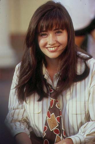 How to Dress Like Brenda Walsh Crasstalk