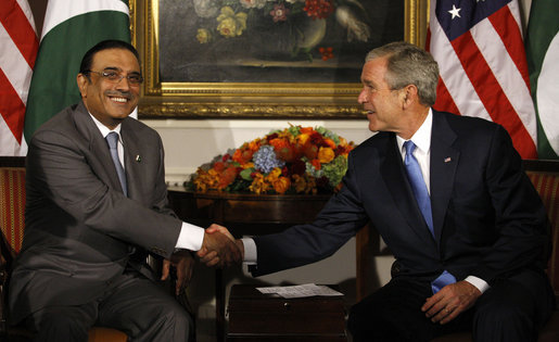 Bush_and_Zardari_2008-9-23