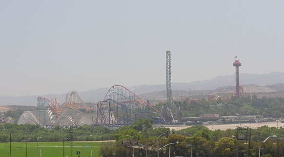 640px-SixFlagsmagicMountain (crop)